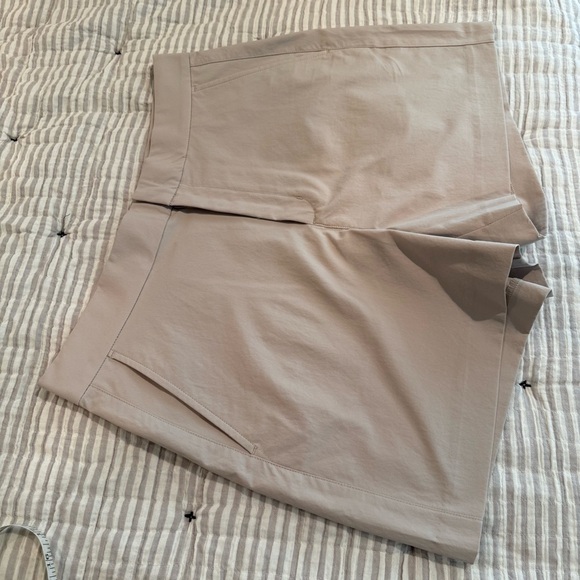 Classic khaki Women's Shorts - Picture 2 of 5